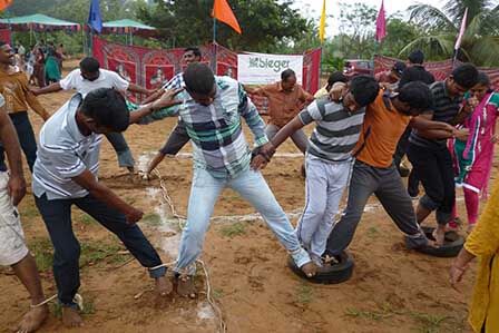 Caterpillar Traverse Team Building